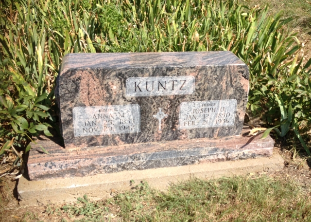 Joseph Otto Kuntz and Anna Maria Craft gravestone